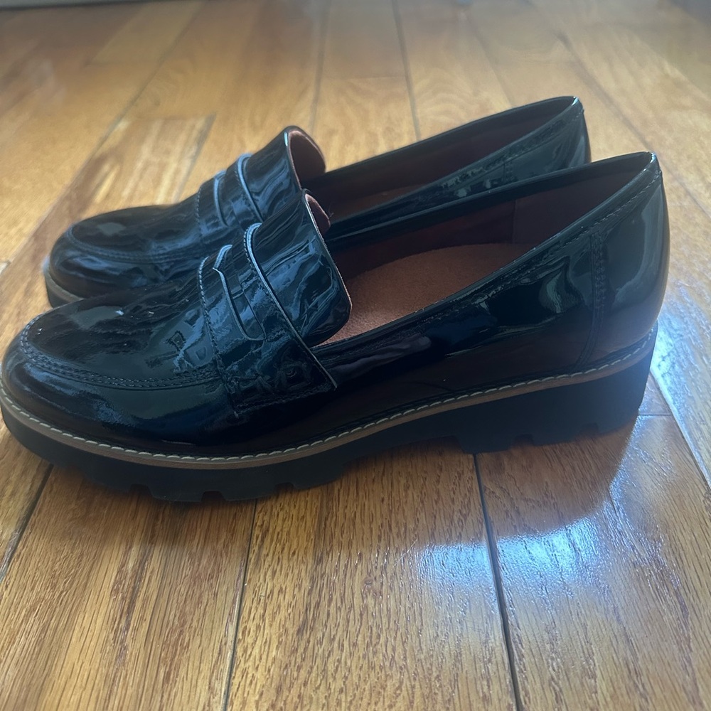 Vionic Women’s Patent Leather Loafer - Picture 2 of 5